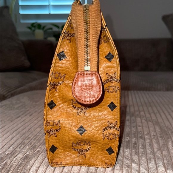 MCM Large Tan Visetos Clutch - Picture 4 of 14